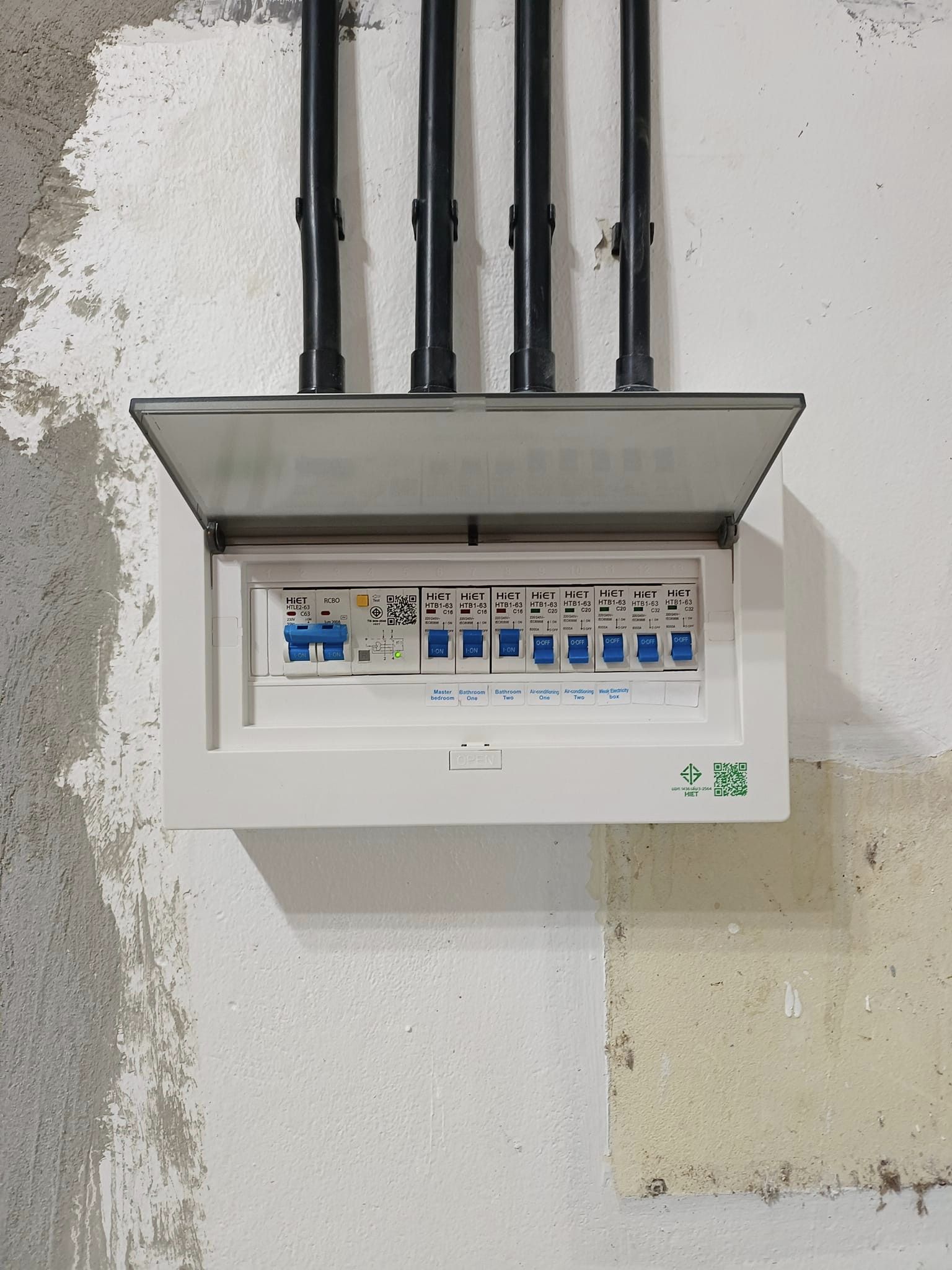 ตู้ไฟและท่อร้อยสายบนผนัง - ช่างไฟฟ้าขอนแก่น