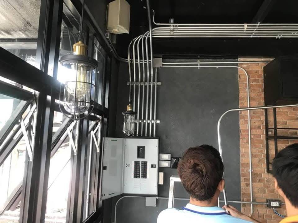 เดินระบบไฟฟ้าตามเสาและผนัง - ช่างไฟฟ้าขอนแก่น
